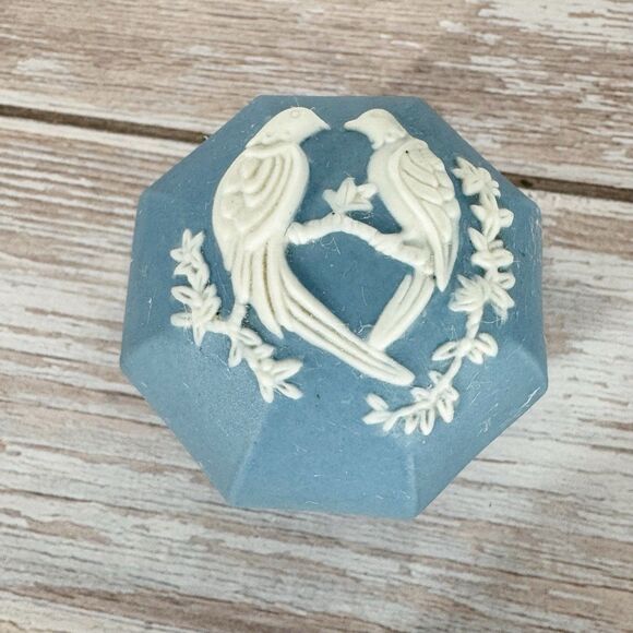 Blue Ceramic Trinket Box Love Birds Wedgwood Style Classic - Picture 2 of 9